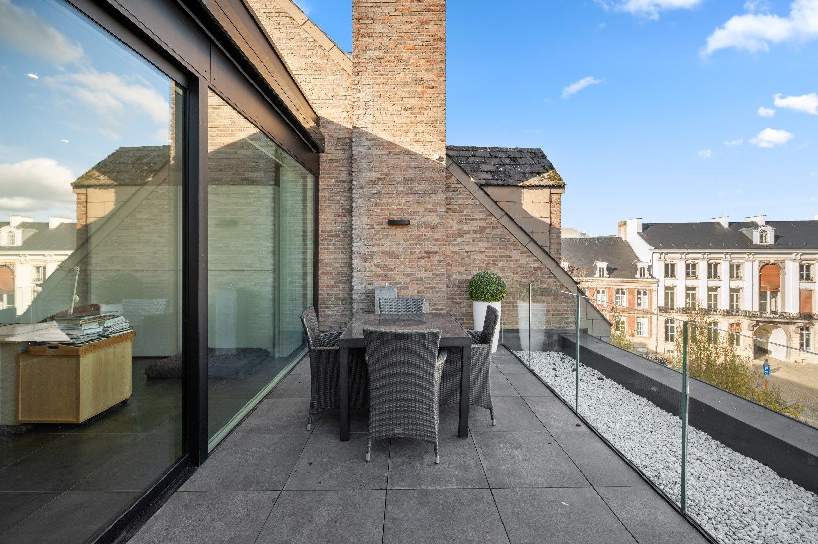 Instapklare, moderne penthouse op de Grote Markt in Tienen foto 30
