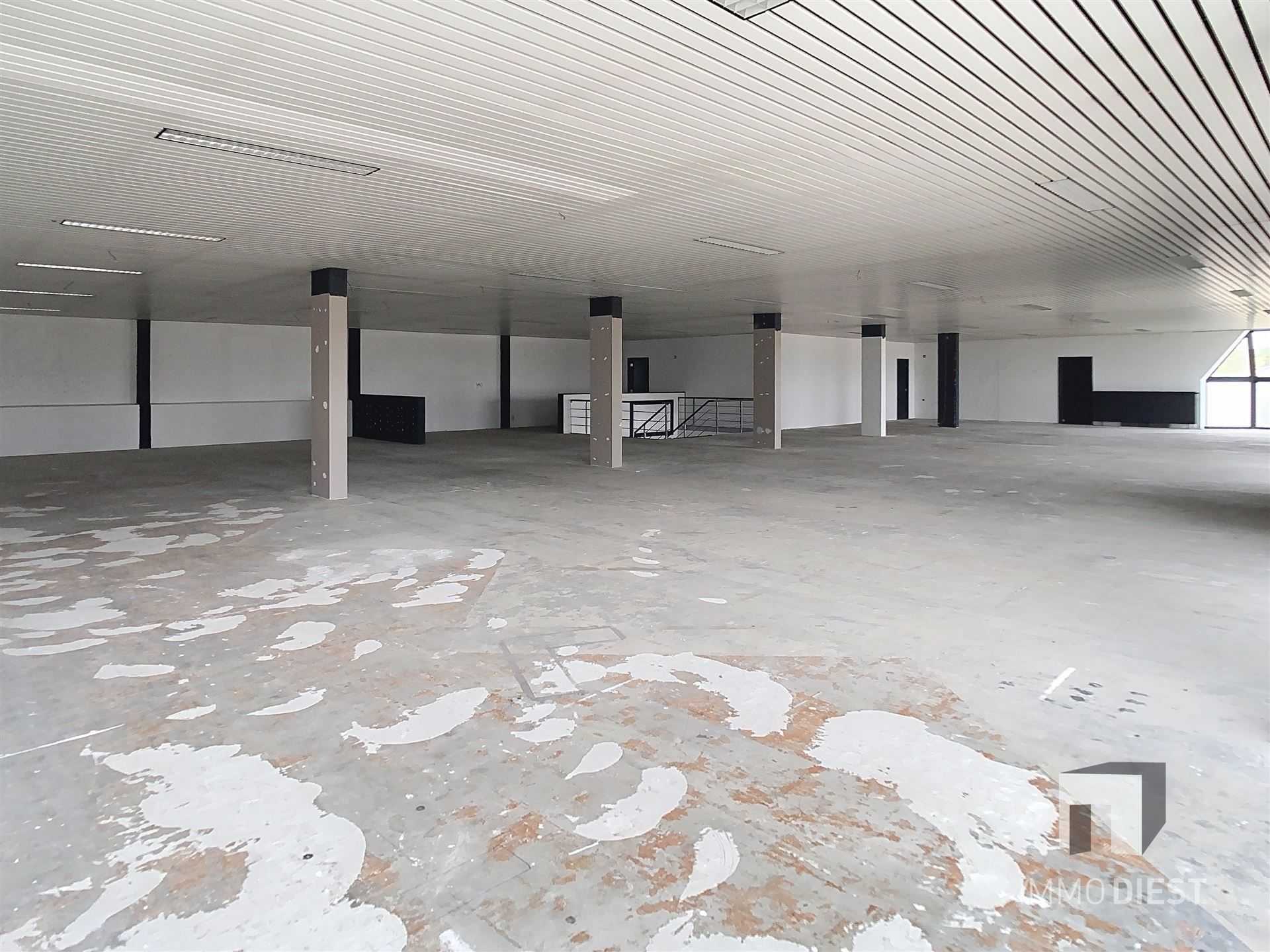 Handelspand van 1181m2 met ruime parking langs verbindingsweg foto 15