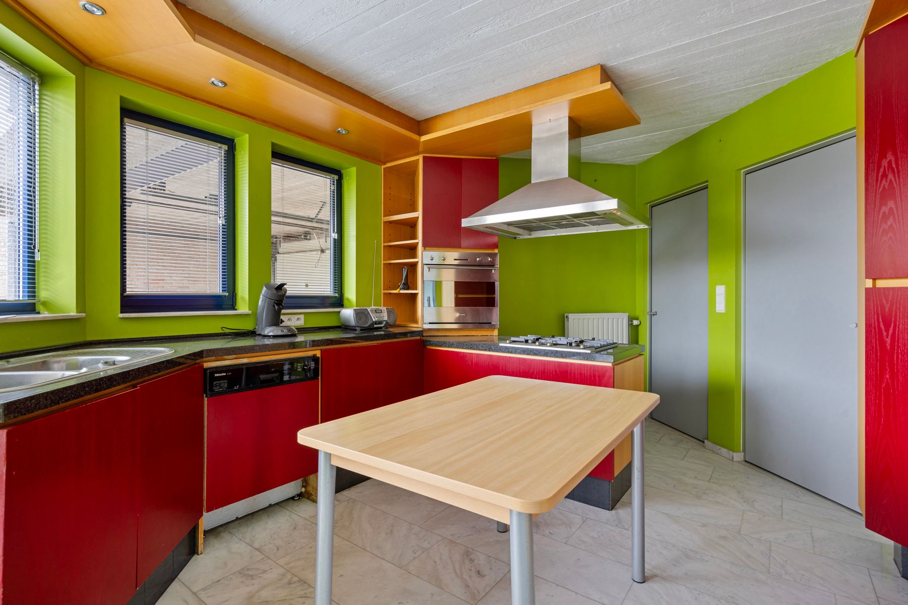Ruime gezinswoning met 3 slaapkamers op een groot perceel foto 7