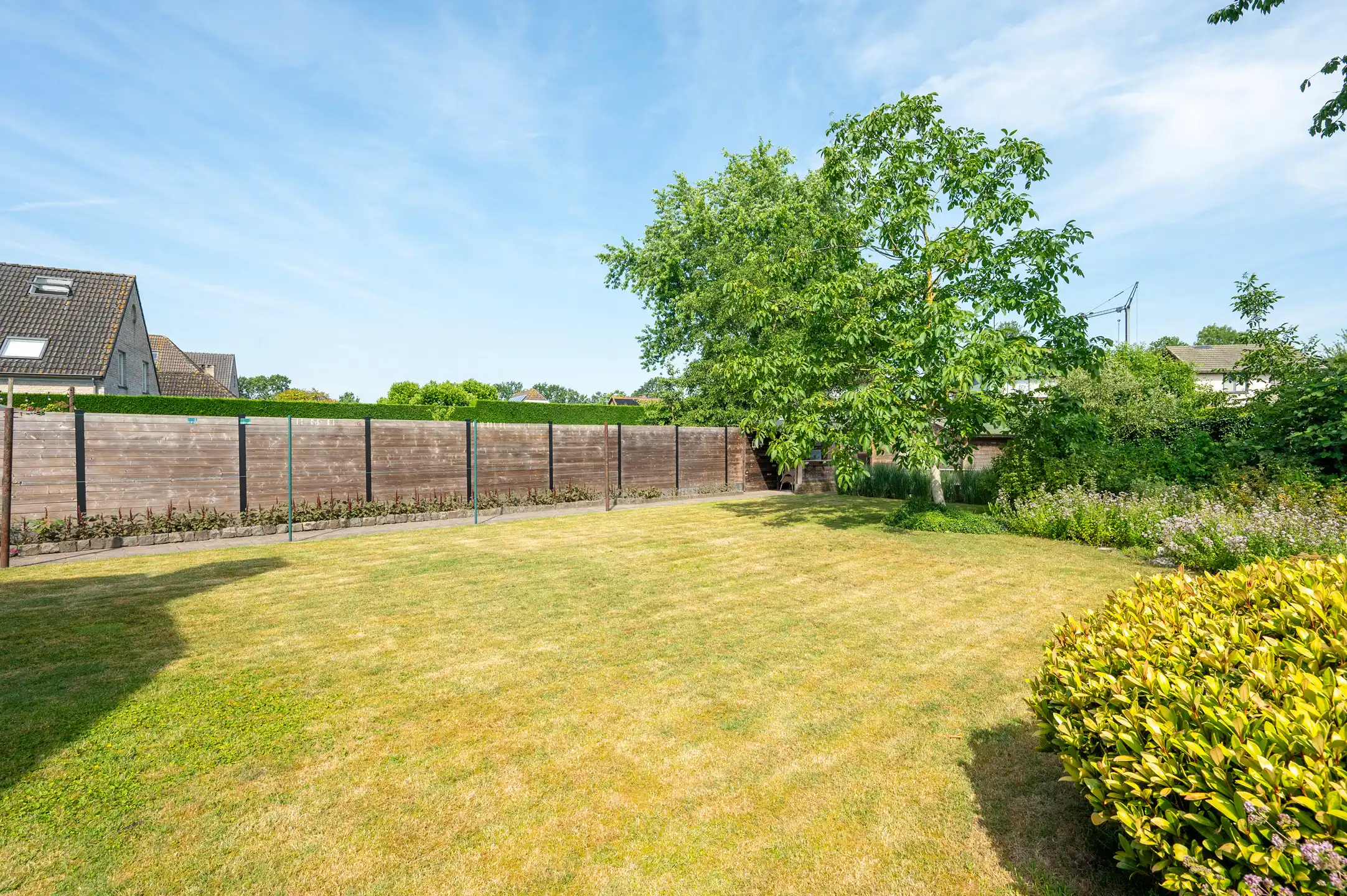 Woning in een gegeerde buurt foto 24