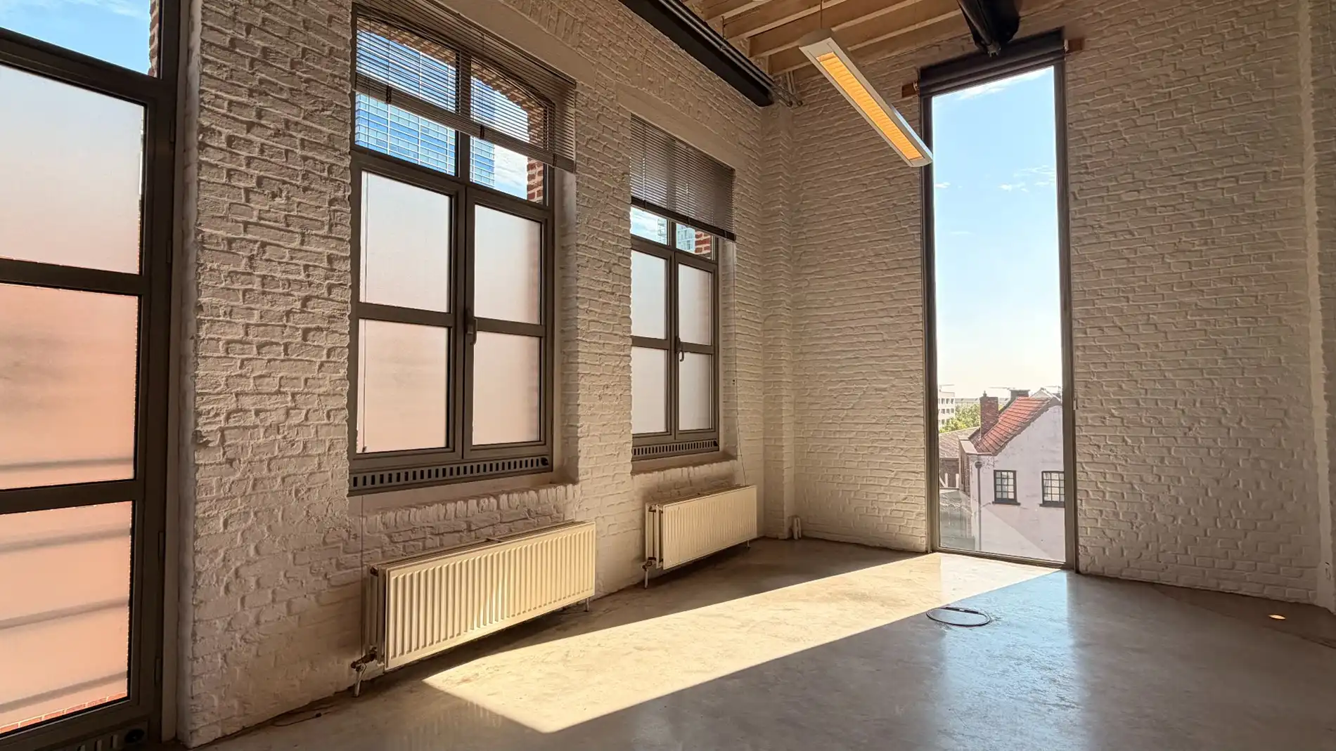 Trendy kantoor in gerenoveerd pakhuis nabij het Eilandje foto 4