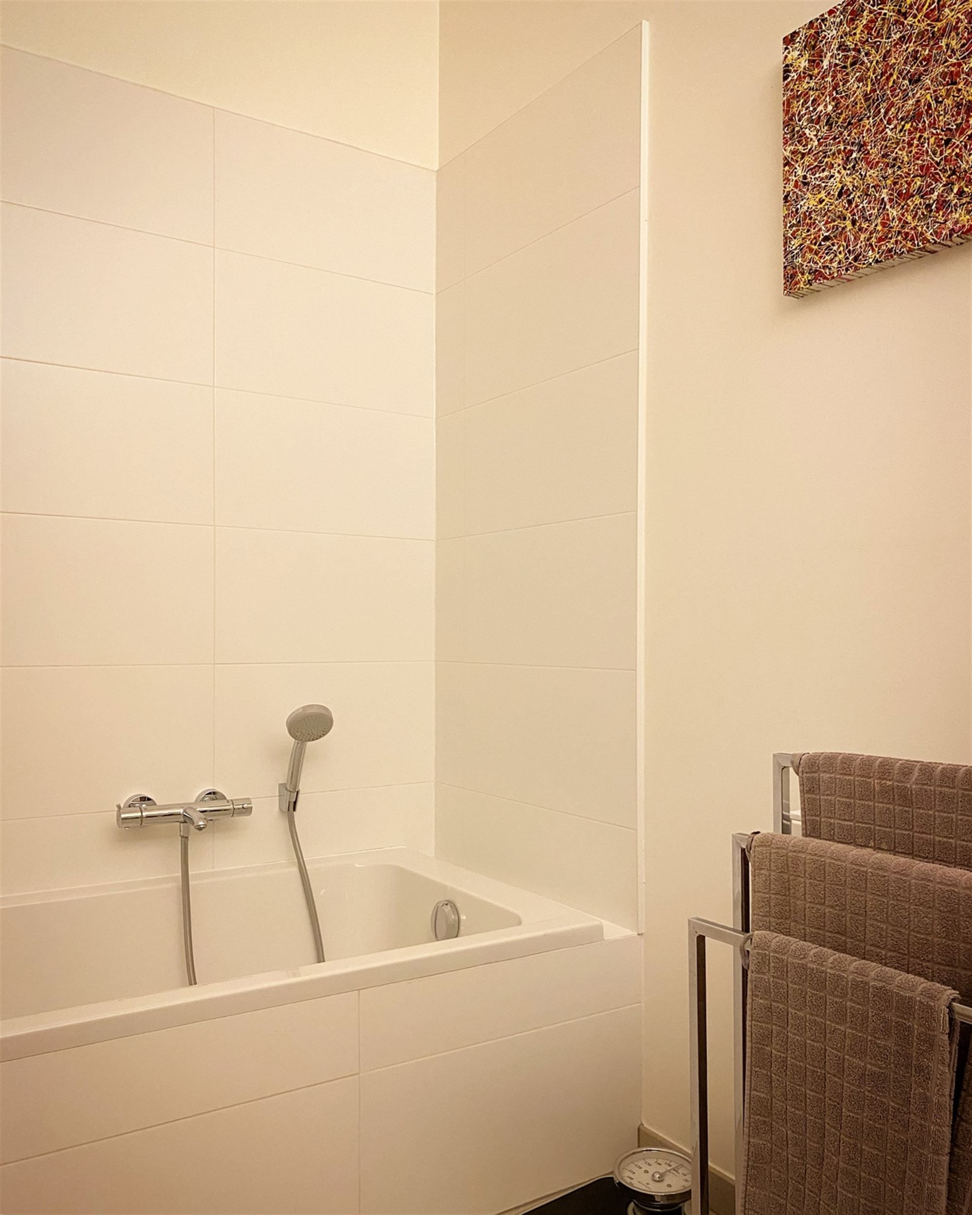 Aangenaam kwalitatief APPARTEMENT (gelijkvloers) met 2 slpks, tuintje/terras, ruime garage (tot 2 wagens) en kelderberging foto 12