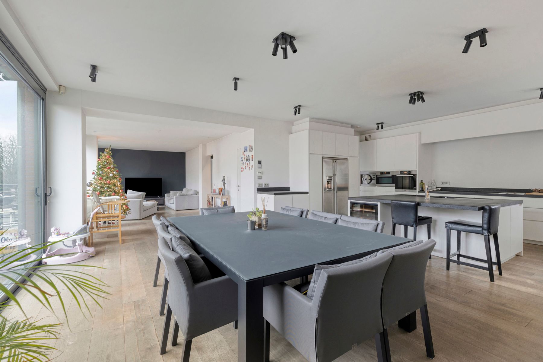 Toffe loftwoning met garage! foto {{pictureIndex}}