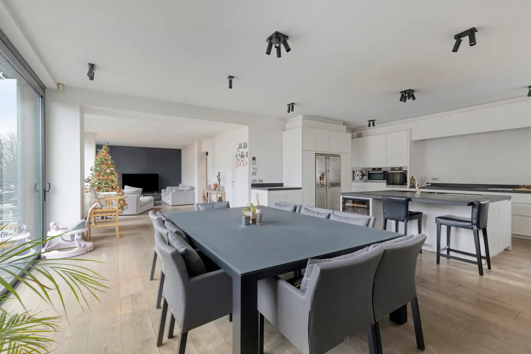 Toffe loftwoning met garage! foto {{pictureIndex}}