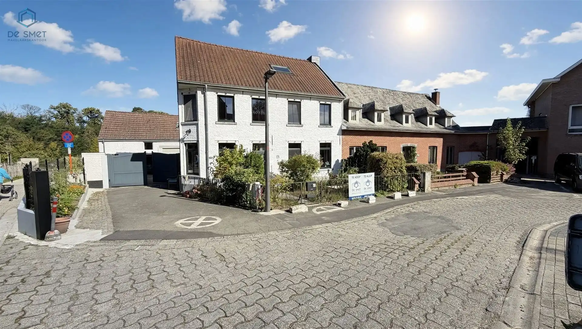 INSTAPKLARE WONING MET 4 SLAAPKAMERS, GARAGE EN VEELZIJDIG BIJGEBOUW foto {{pictureIndex}}