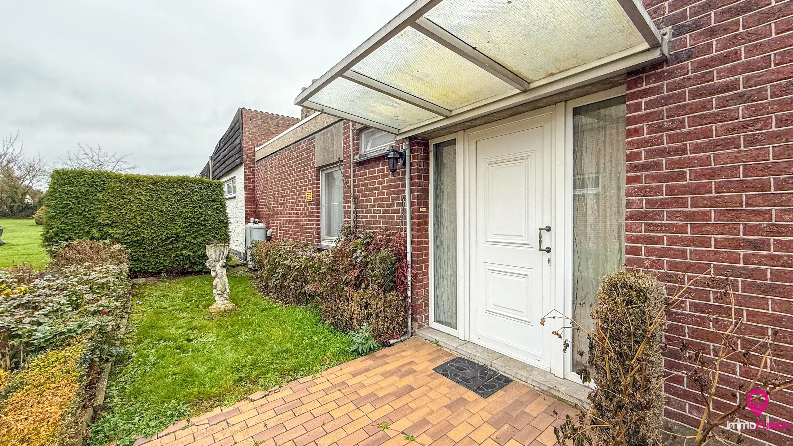 Bungalow met grote werkplaats en weide op 42 are in Alken foto 42