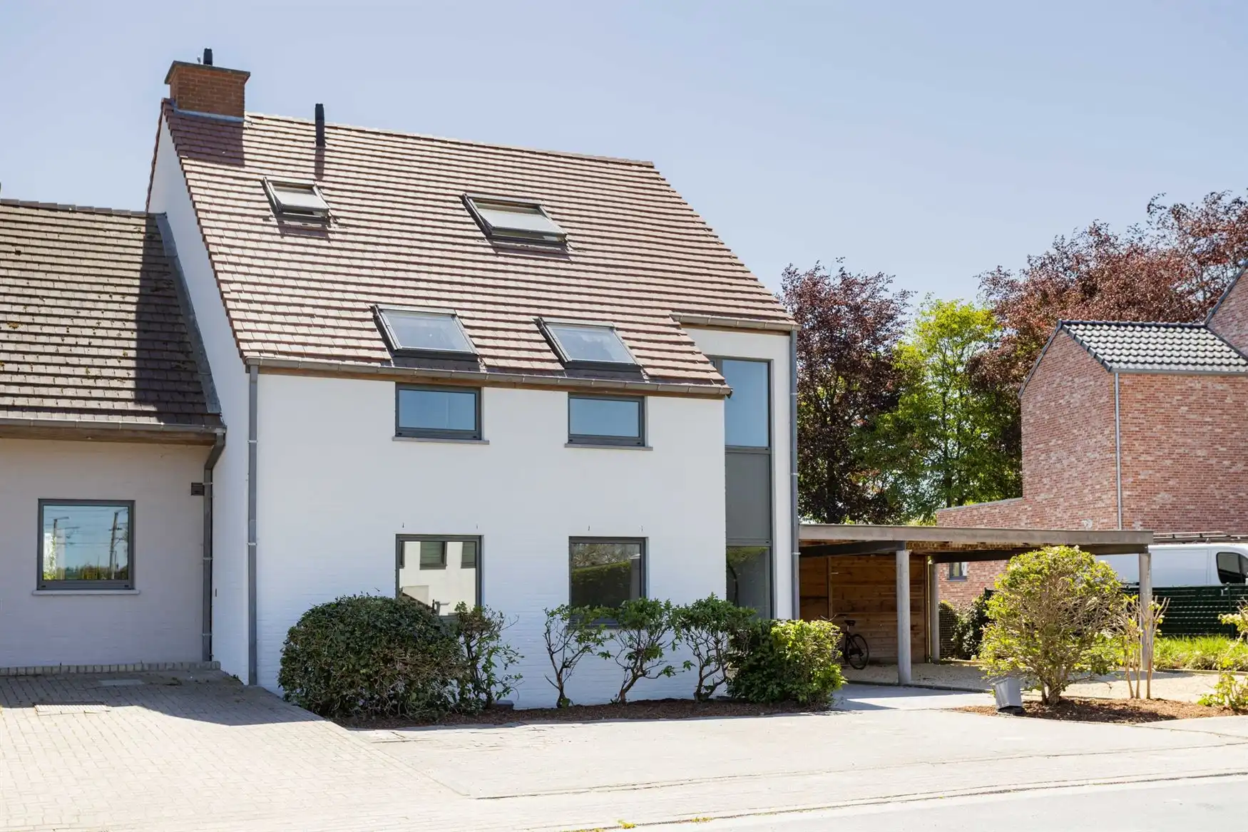 Gelijkvloersappartement met private tuin en open veldzicht in Aalter foto {{pictureIndex}}