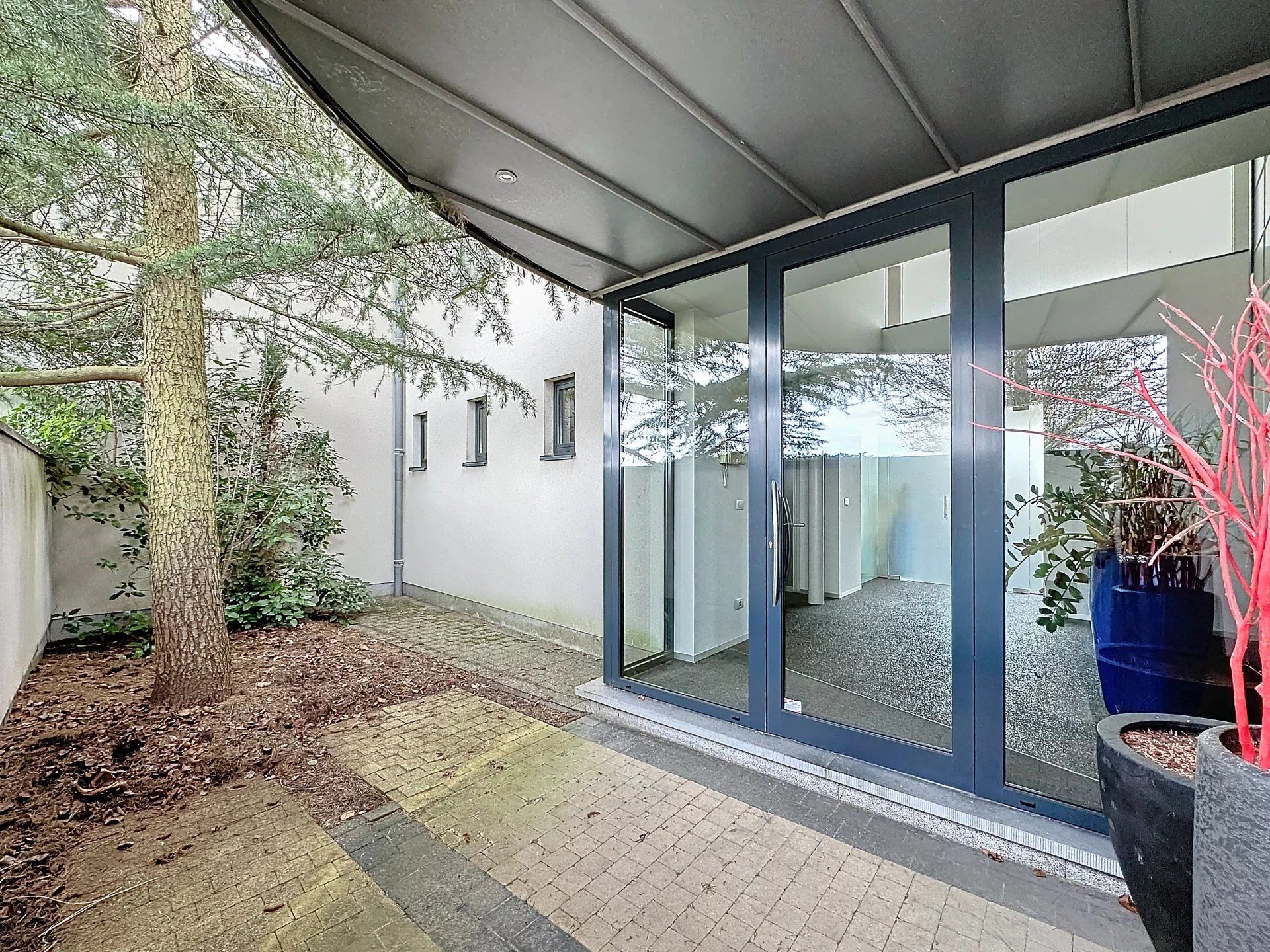 Unieke moderne woning met een dubbele bestemming op een perceel van 29a24ca. foto 34