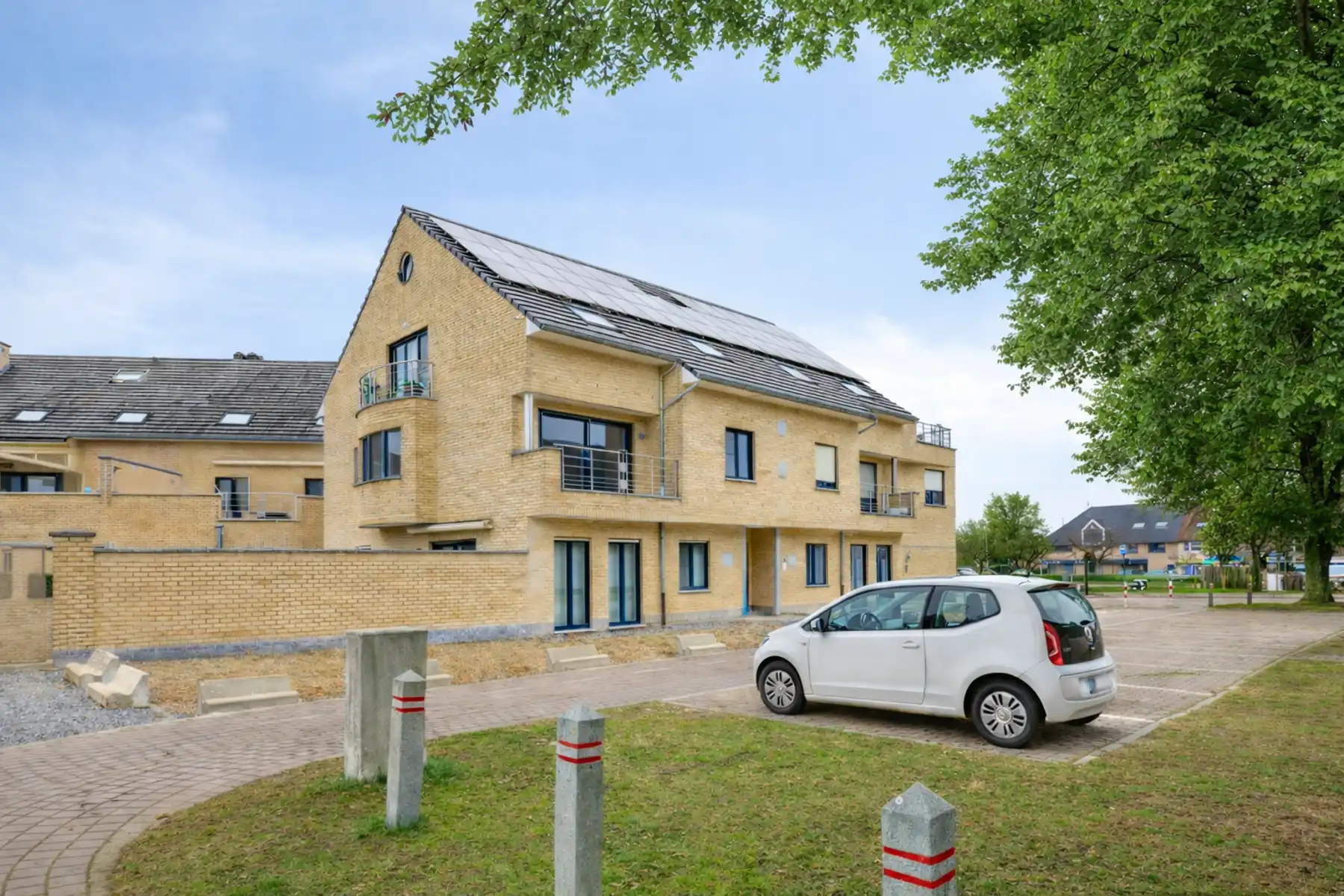 Zuid gelegen appartement met 2 slaapkamers + 2 parkings+2 bergings foto 2