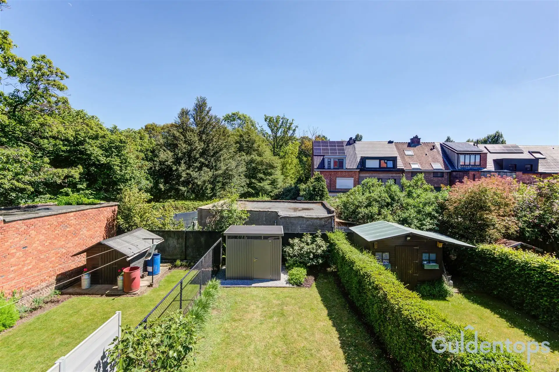 Knappe woning op topligging naast park foto 18