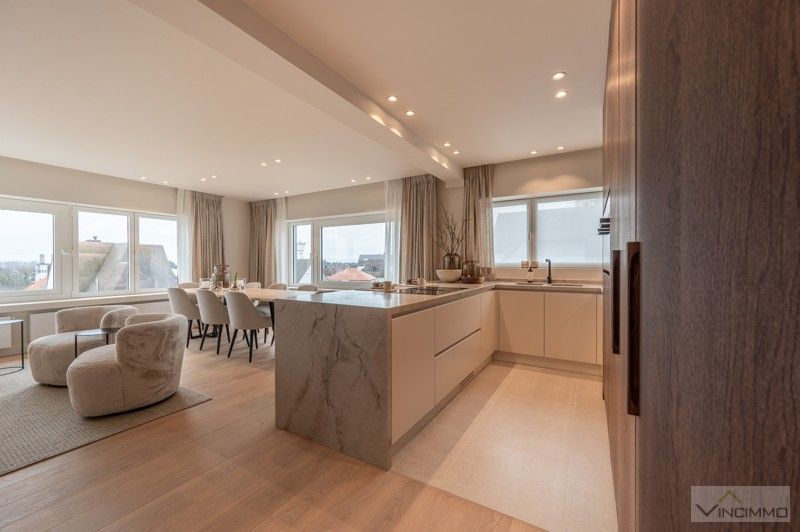 Lichtrijk, volledig gerenoveerd én gemeubeld hoekappartement op wandelafstand van het strand met open zicht op het achterland! foto 16