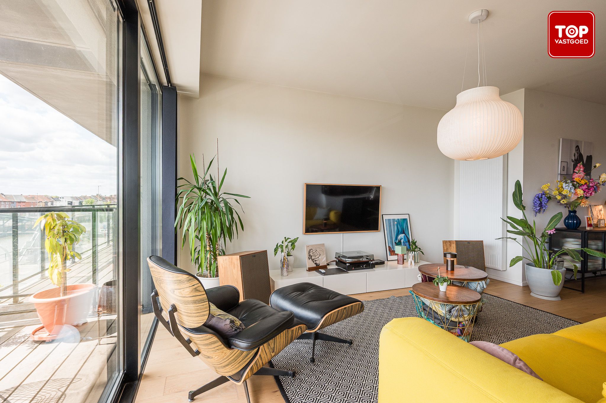 Modern en energiezuinig appartement met zicht op het water en zicht op de binnentuin foto 5