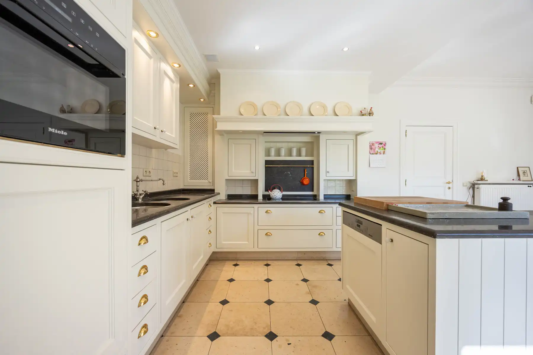 Ruime villawoning met 4 slaapkamers en noordoost georiënteerde tuin op een perceel van ca 6.155m² op een rustige locatie in Hoogstraten (Meerle). foto 11