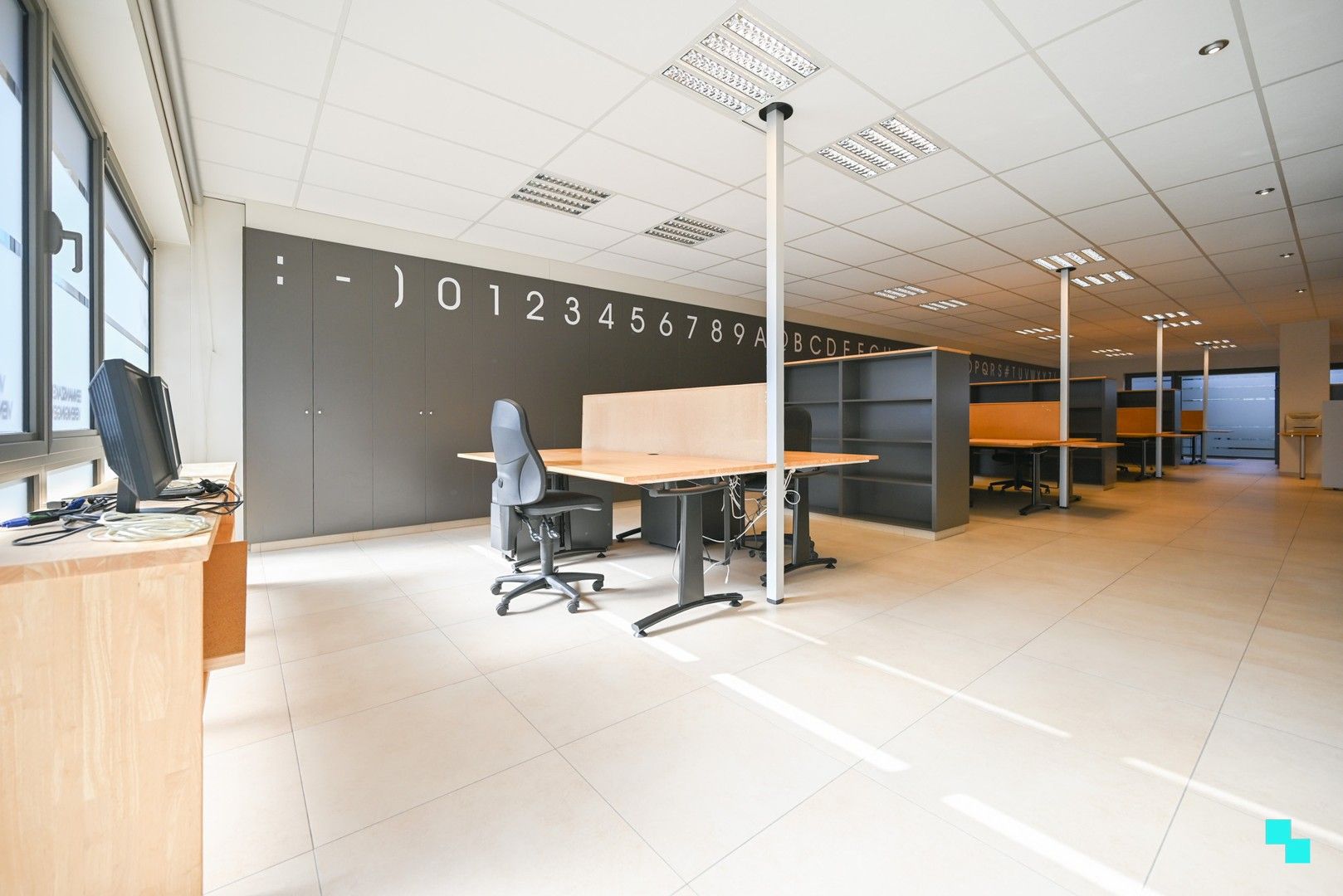 Uiterst commercieel en vlot bereikbaar handelspand (340 m²) te Izegem foto 8