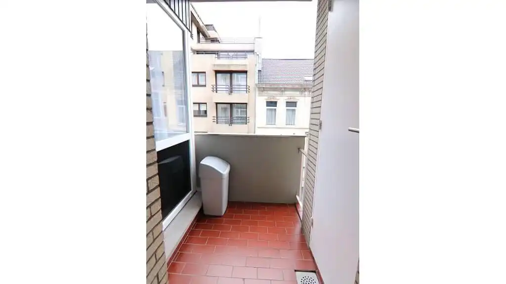 Instapklaar 2-slaapkamerappartement te koop in Oostende foto 10