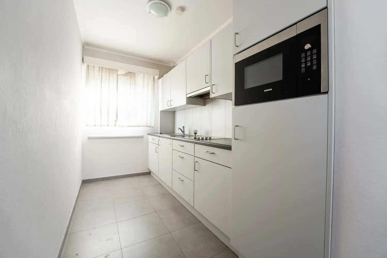 1 SLK APPARTEMENT OP EEN TOPLACTIE IN HET CENTRUM VAN NEERPELT IN EEN KLEINE BLOK MET LIFT EN EEN AFSLUITBARE GARAGE! foto 2