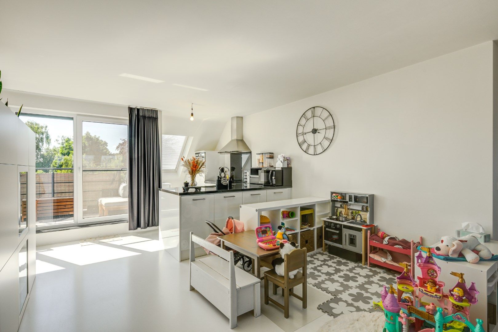 Instapklaar, ruim appartement te koop in centrum van Hamont! foto 8