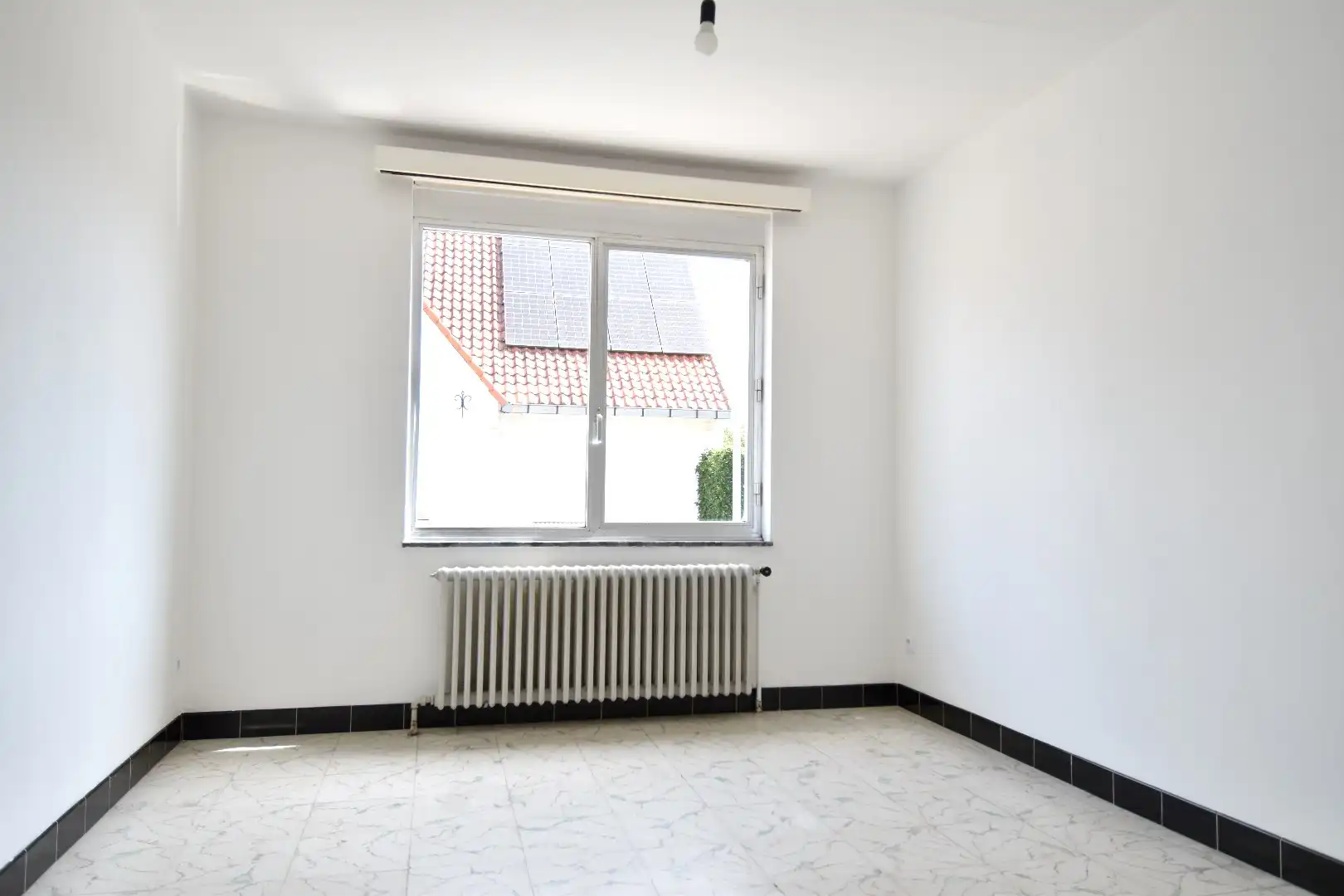 Verzorgde bel-etage met 3 garages op toplocatie te koop in Gullegem foto 7