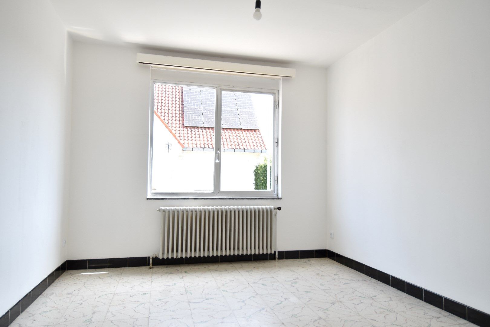 Verzorgde bel-etage met 3 garages op toplocatie te koop in Gullegem foto 7