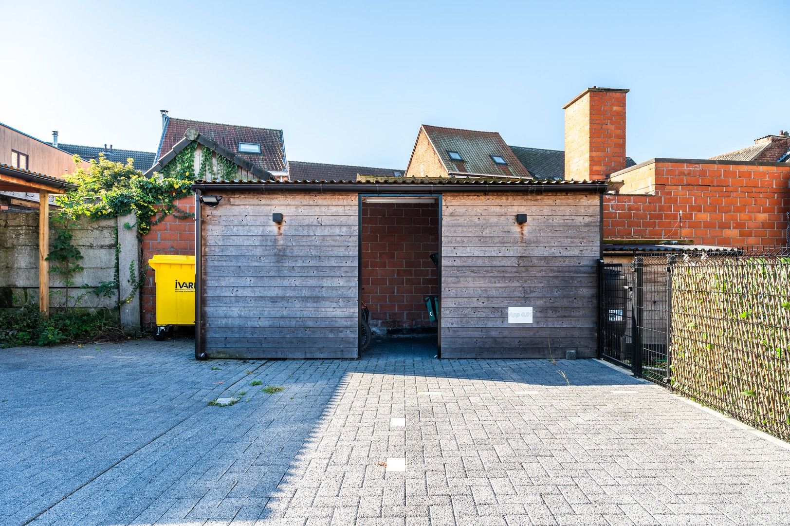 Stijlvol gelijkvloers appartement met tuin en autostaanplaats foto 14