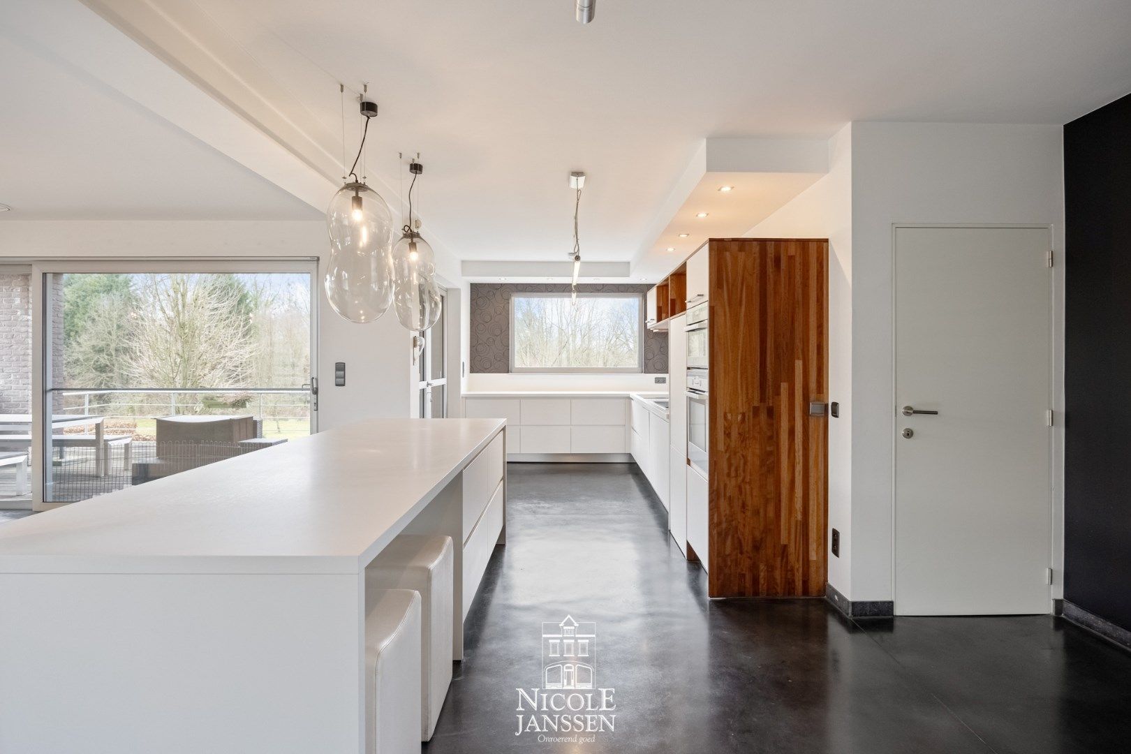 Zeer moderne en luchtige woning in een rustige, groene omgeving foto 10