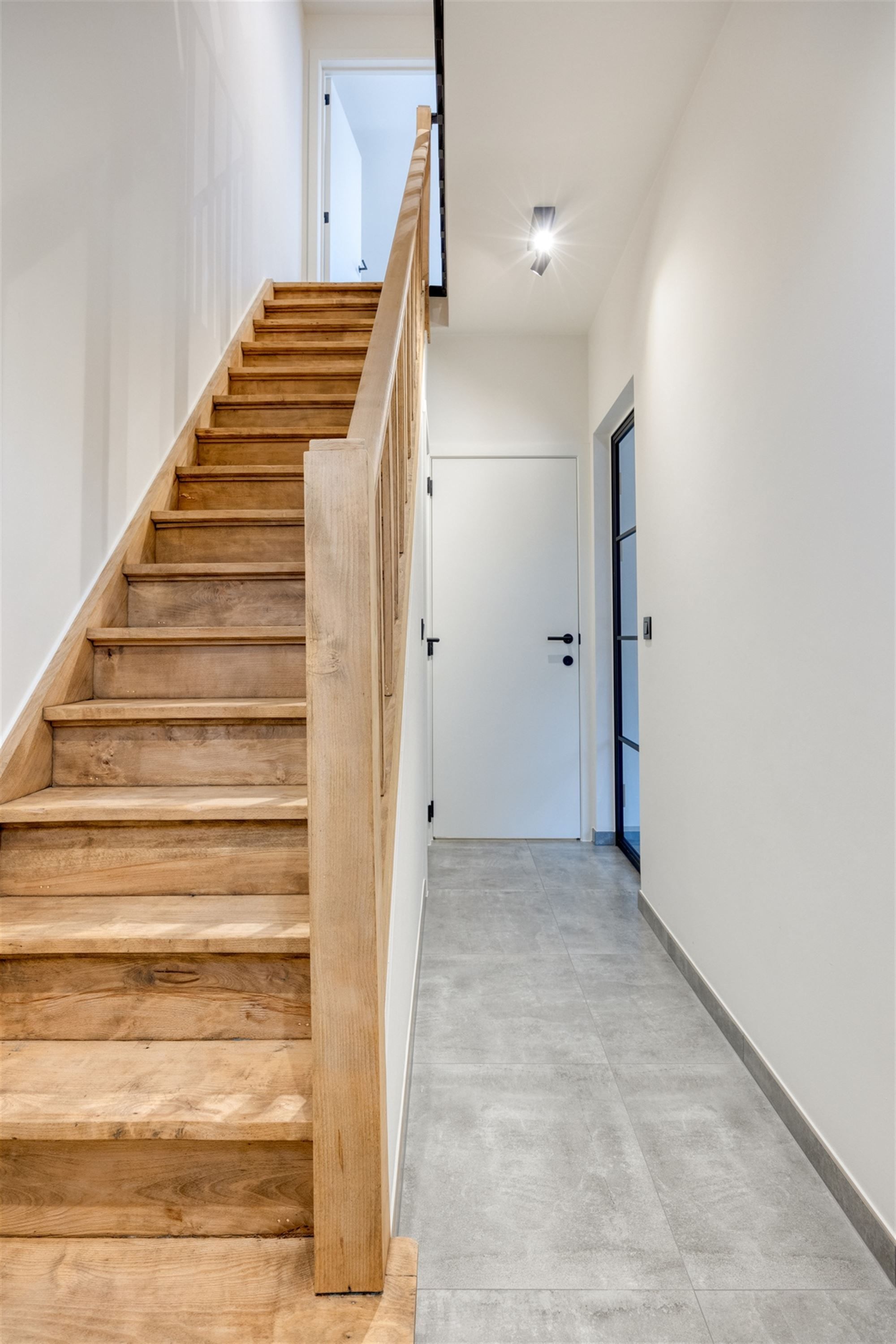 Moderne woning met 3 slaapkamers, 2 badkamers aan de vaart foto 19