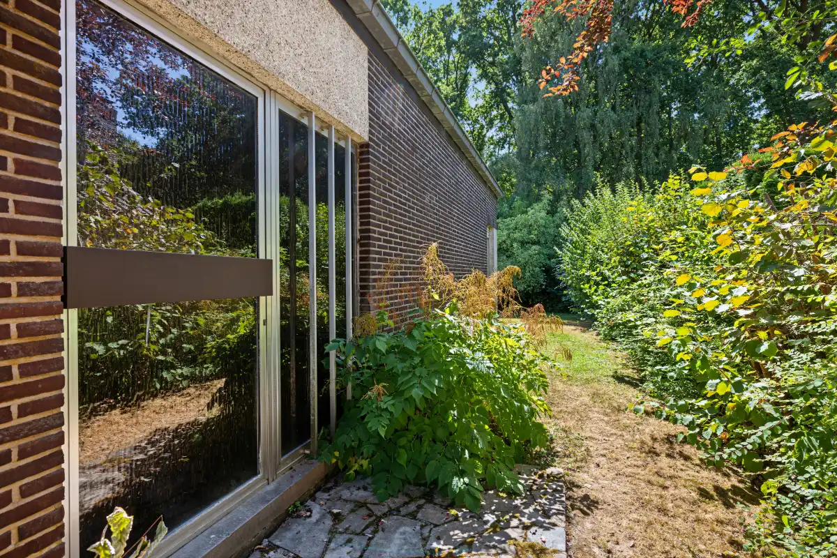 Vrijstaande woning op een perceel van 989 m². foto 3