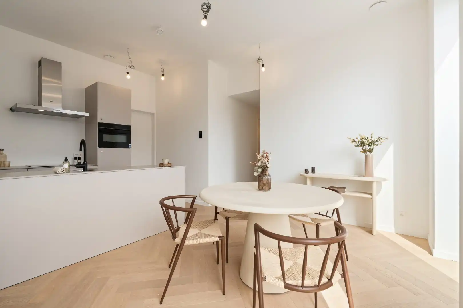 Luxueus penthouse duplex te koop in Oostende in Villa Rembrandt met terras, karaktervolle renovatie en moderne afwerking foto 4