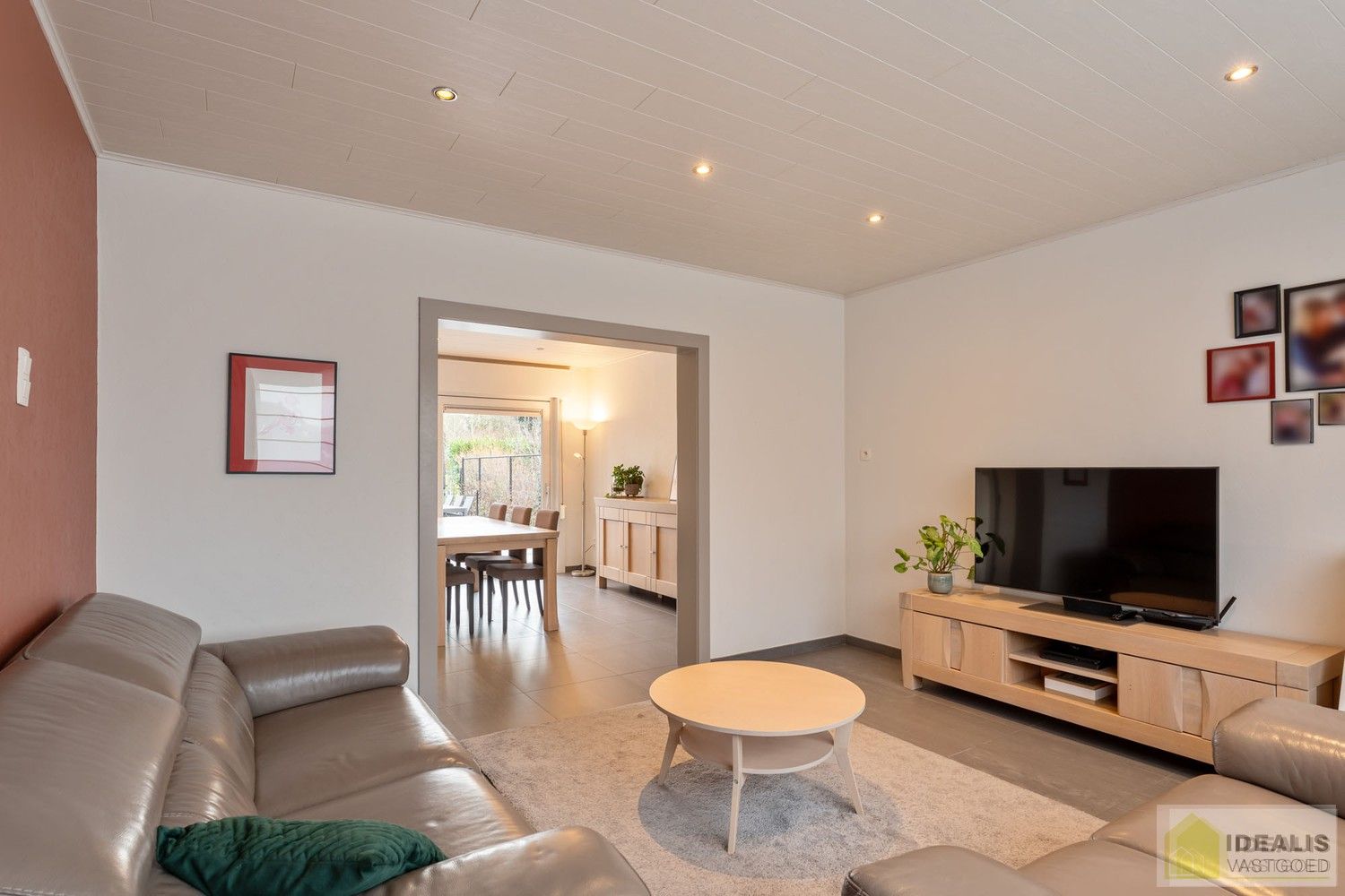 IDEALIS VASTGOED – Instapklare eengezinswoning met een lichtrijke leefruimte, 3 ruime slaapkamers (mogelijks 4), 2 badkamers op een fijn zuid-oost georiënteerd perceel! Deze woning bevindt zich op een perceel van 5a 19ca in een rustige en gezinsvriendelijke woonstraat! foto 9