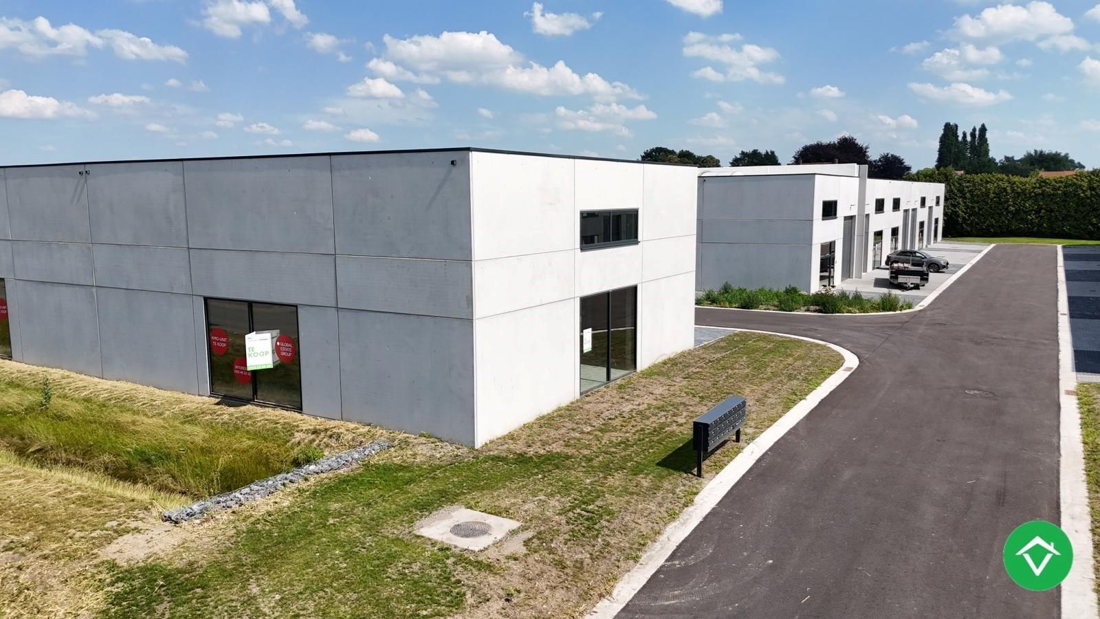 Loods te koop – 145 m² met 2 parkeerplaatsen inbegrepen op de industriezone te Ichtegem foto 6