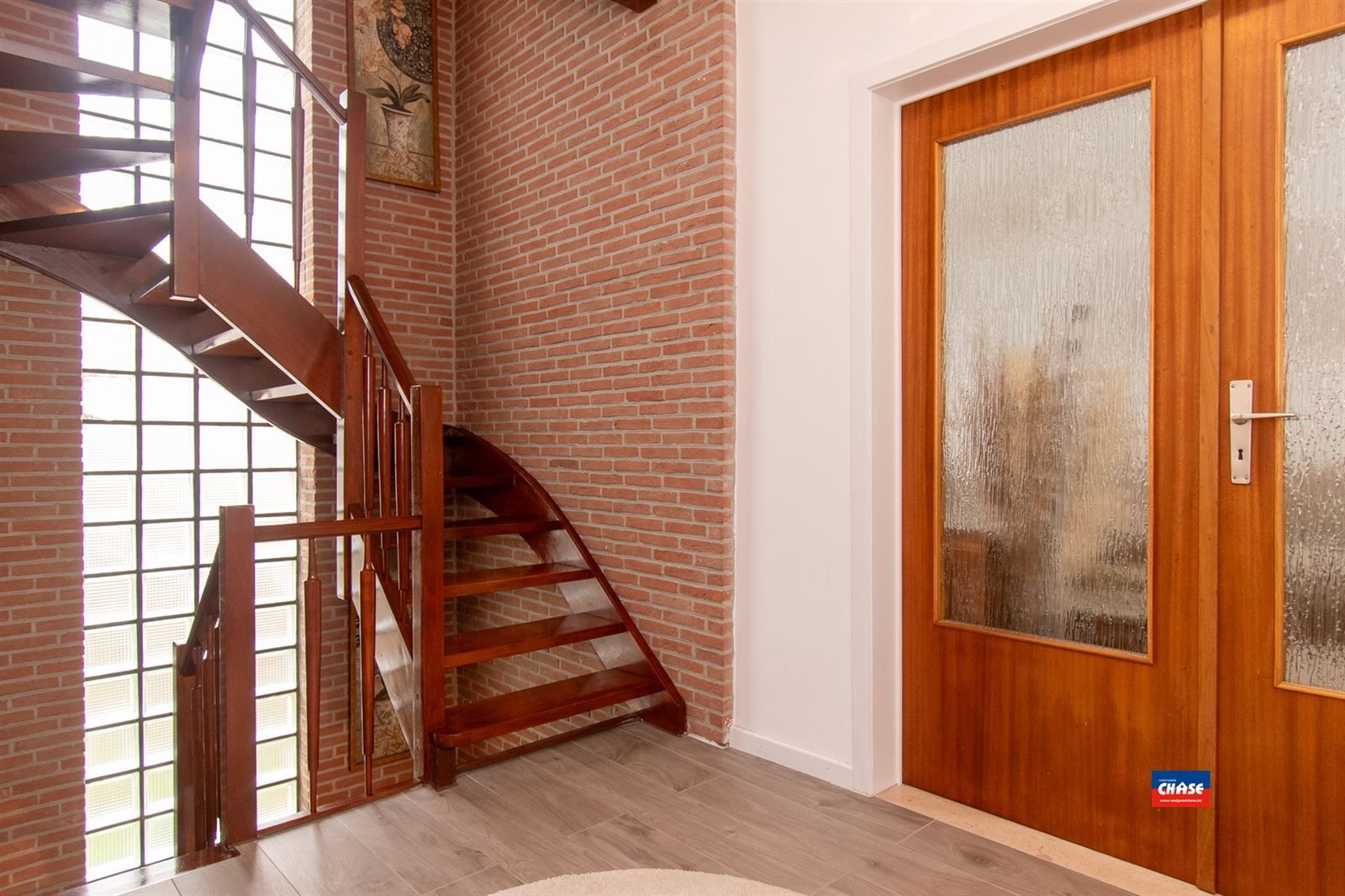 Bel-étage woning met 4 slaapkamers, 2 garages en EPC-C foto 16