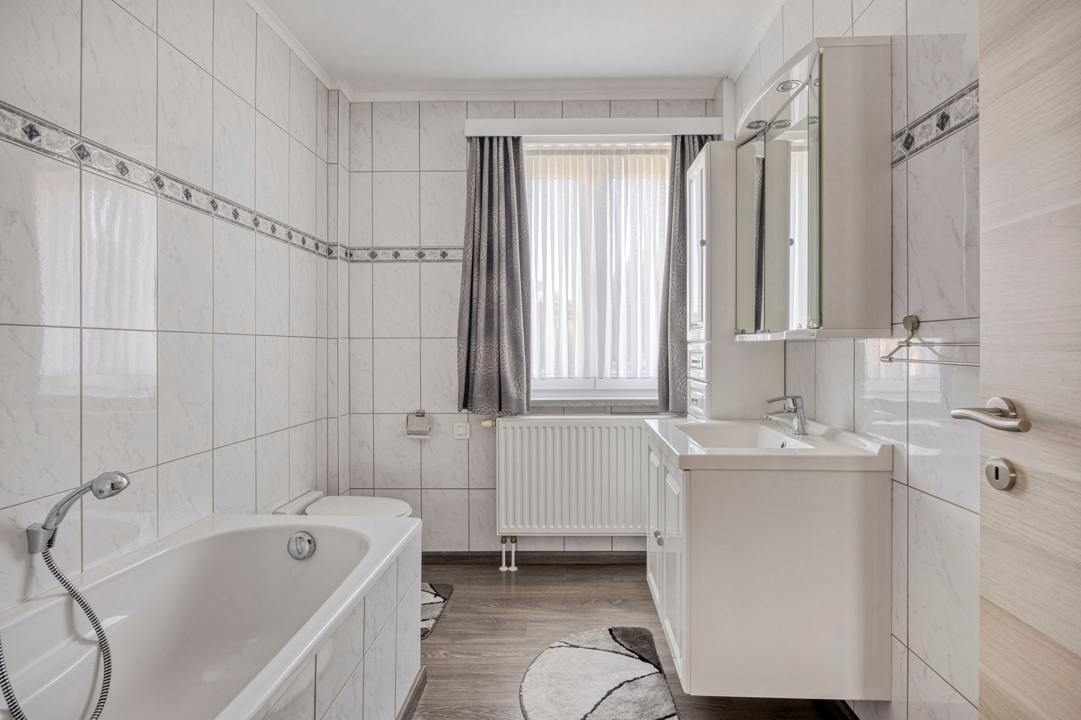 Wonen in dorpelijke charme: lichtrijke en ruime woonst foto 16