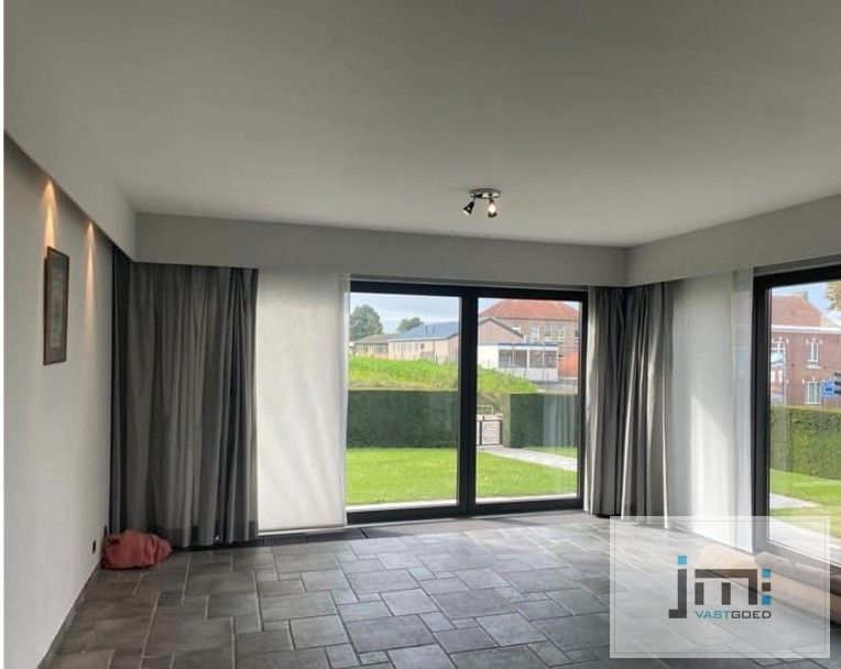 Ruime woning met 4 slaapkamers en dubbele garage foto 4