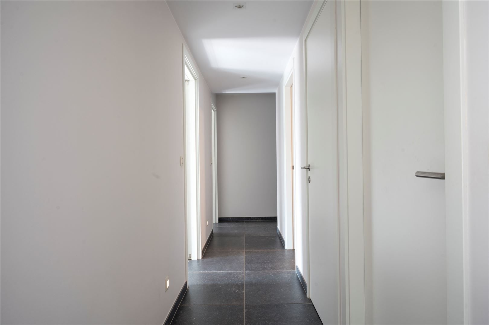 2 slaapkamer app met zonnig terras foto 9