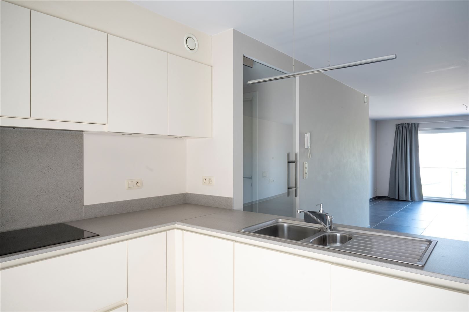 2 slaapkamer app met zonnig terras foto 9
