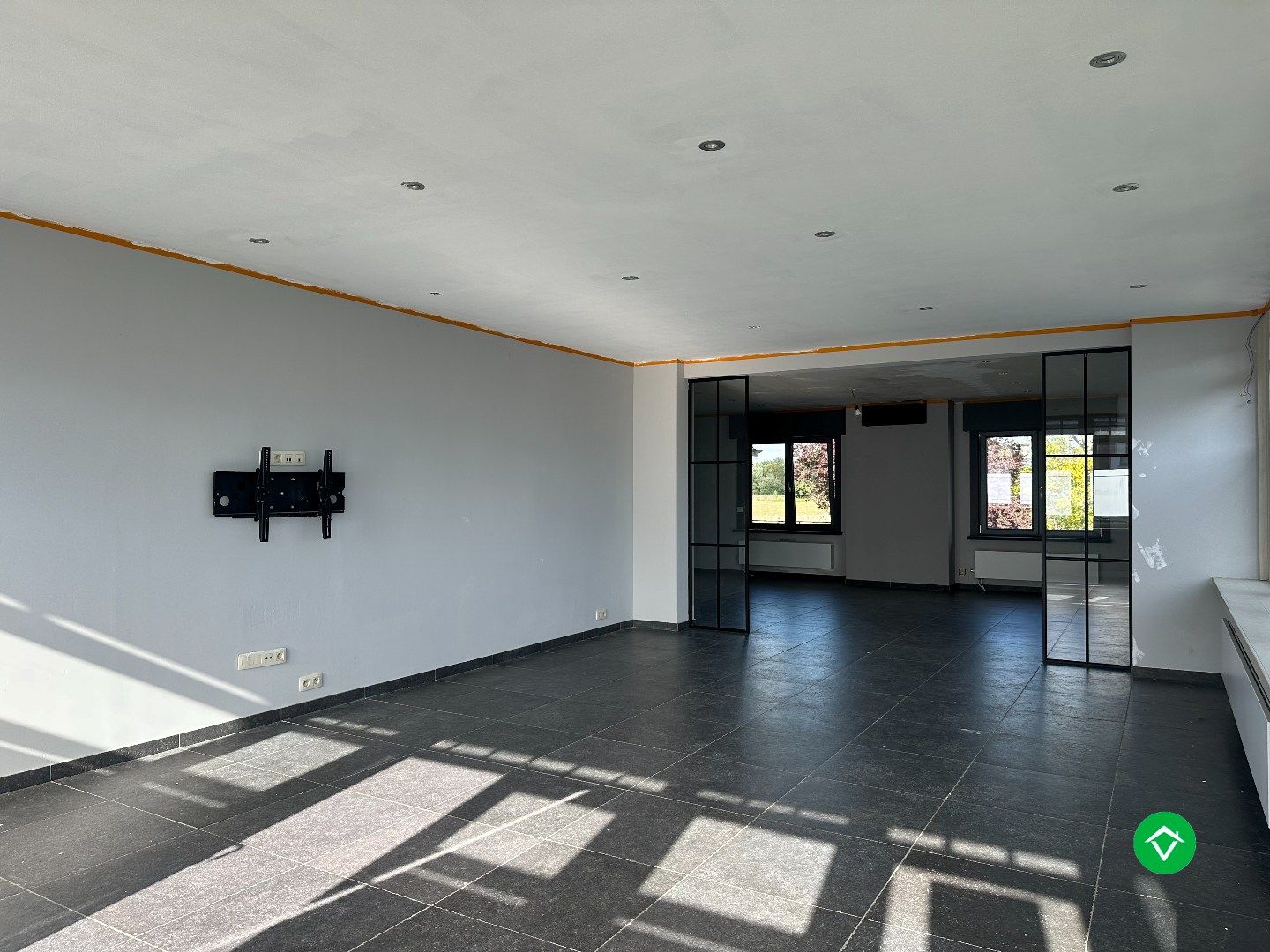 Alleenstaande, unieke woning met vier slaapkamers op een goede ligging te Torhout foto 6