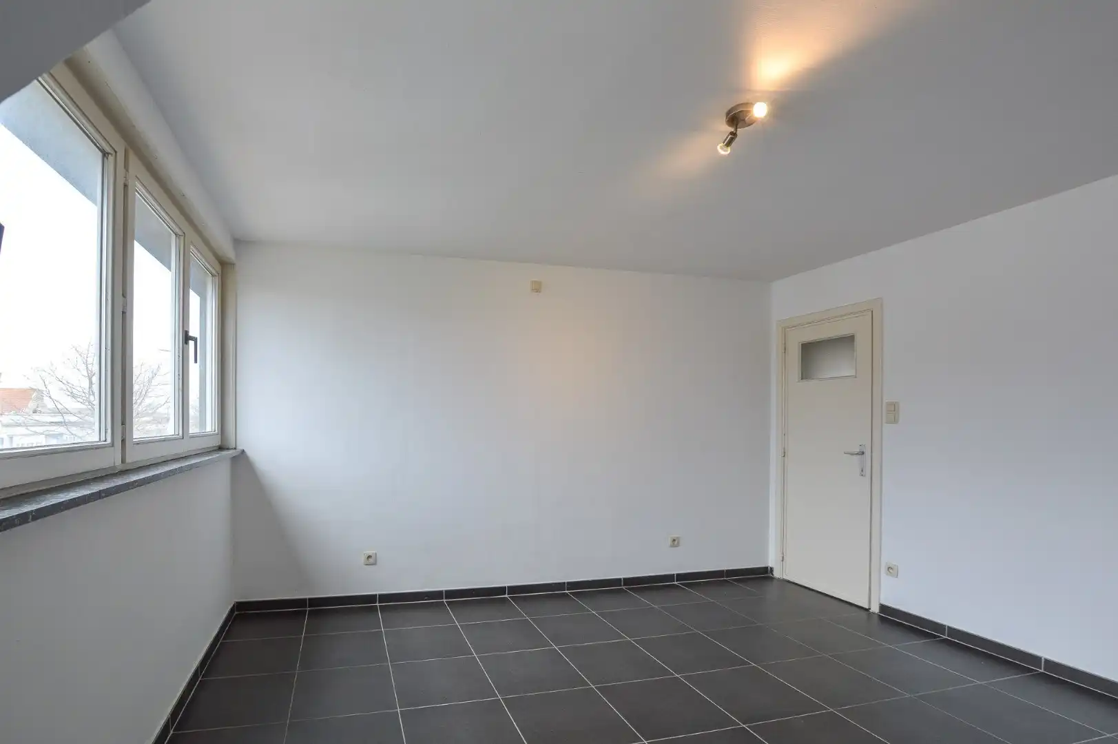 Zeer ruim duplexappartement met 2 slaapkamers te huur te Oostende foto 8