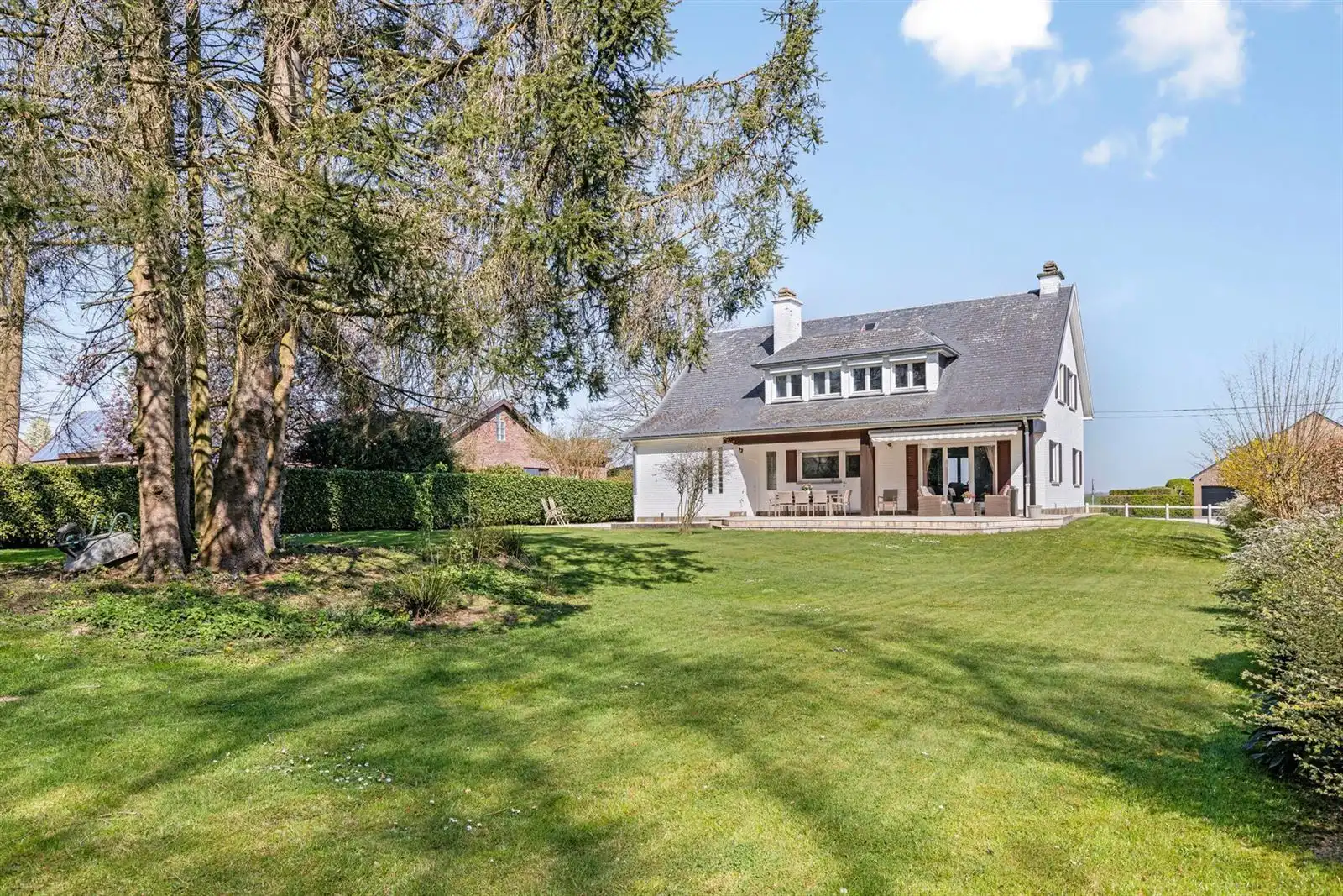 Hoofdfoto van de publicatie: Charmante villa bij het bos van Strihoux