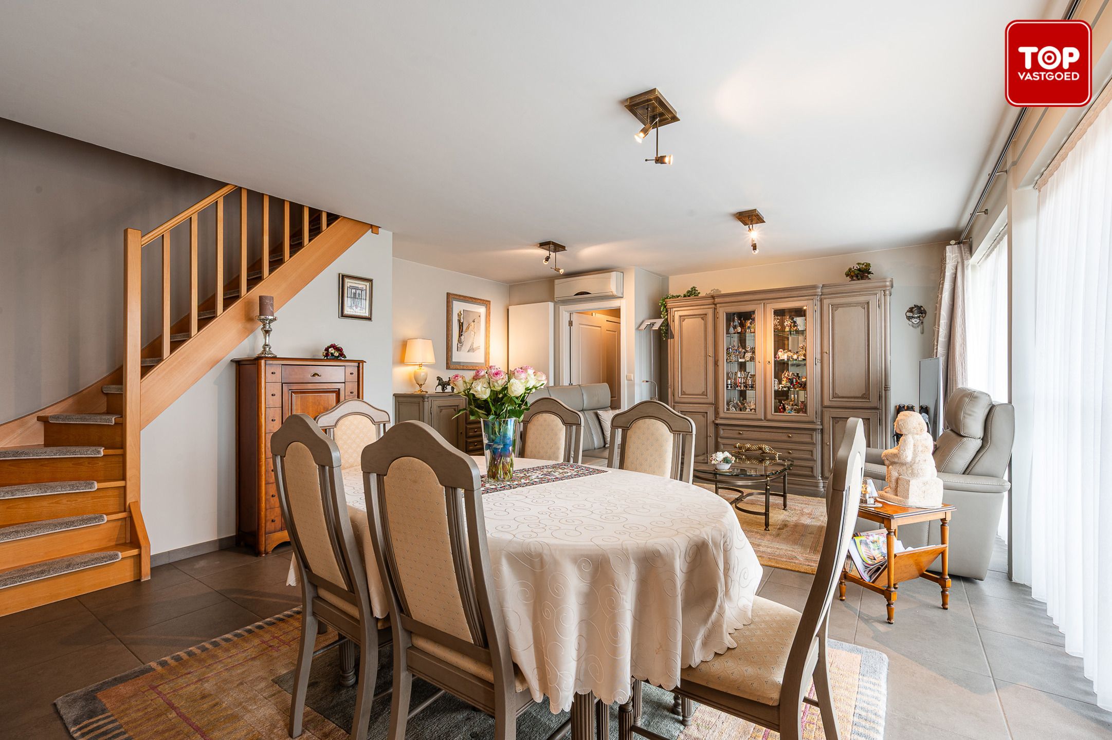 Instapklaar duplex appartement met  2 terrassen. foto 3
