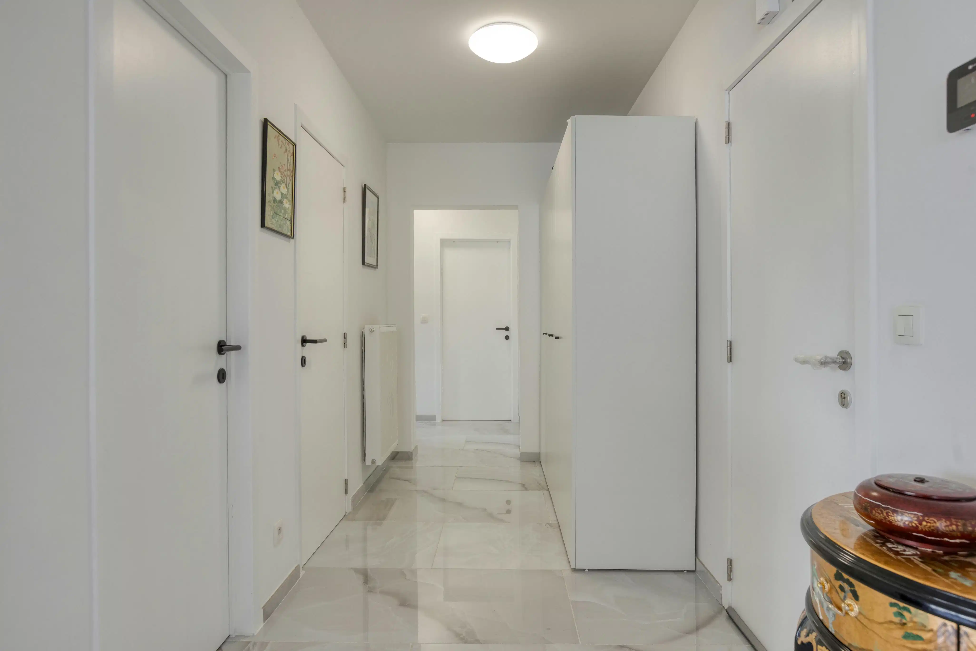 Gerenoveerd hoekappartement met 3 slaapkamers en garage foto 11