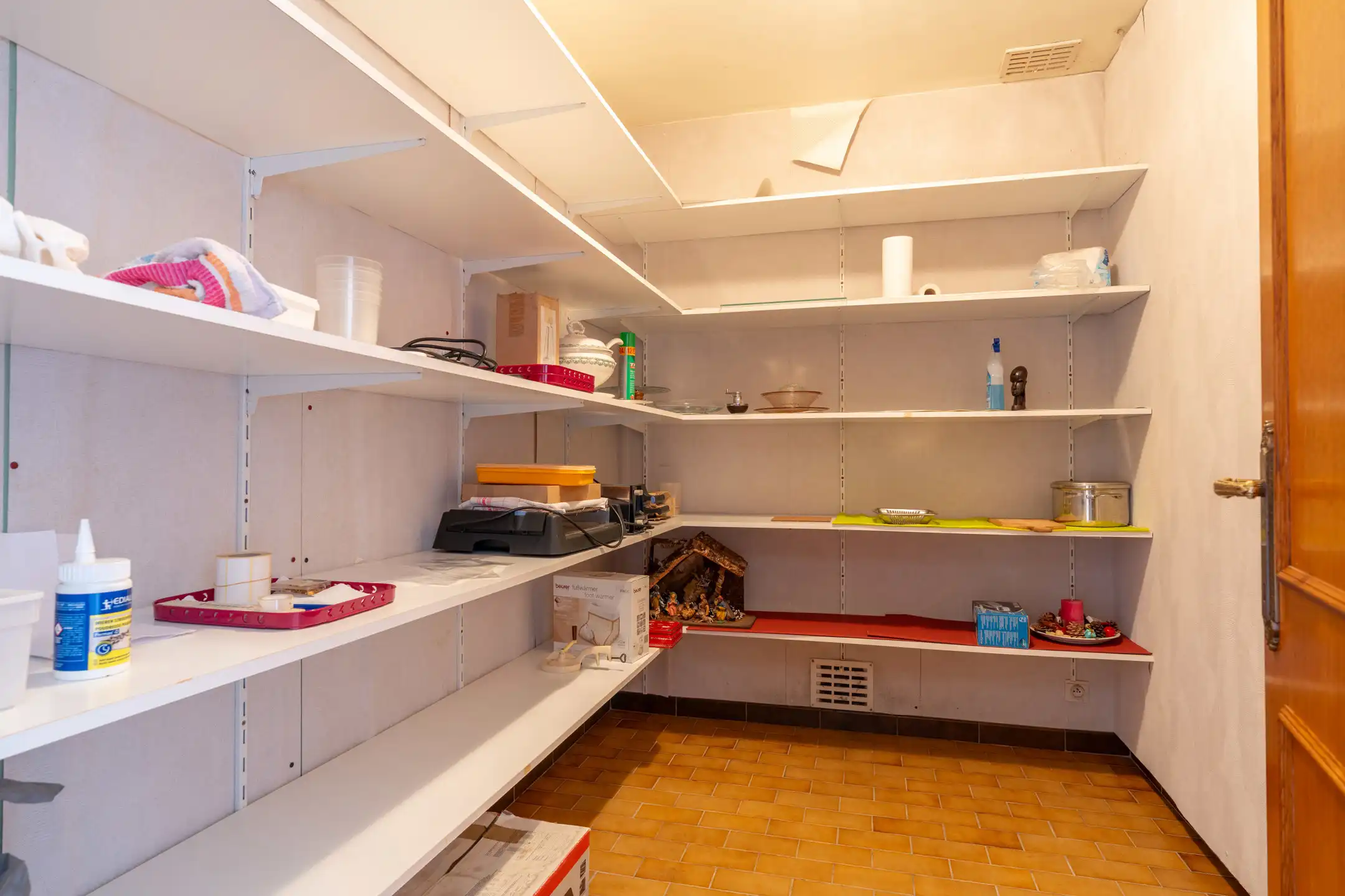 Te renoveren laagbouwwoning met 3 slpks, tuin en garage. foto 8