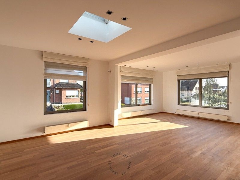 Ruime bel-etagewoning met 3 slaapkamers, tuin en garage foto 8