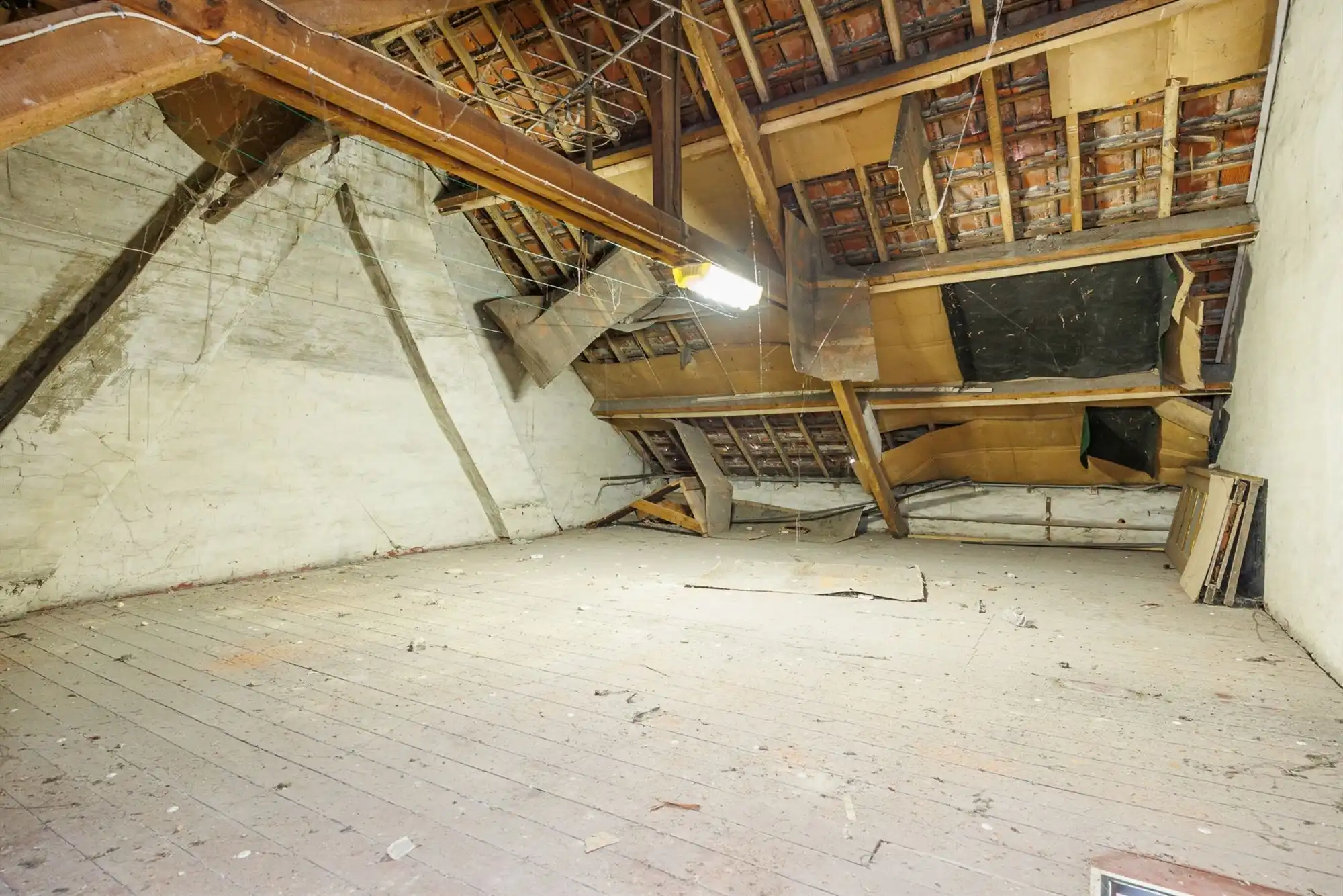 Te renoveren woning met vier slaapkamers en tuin foto 13
