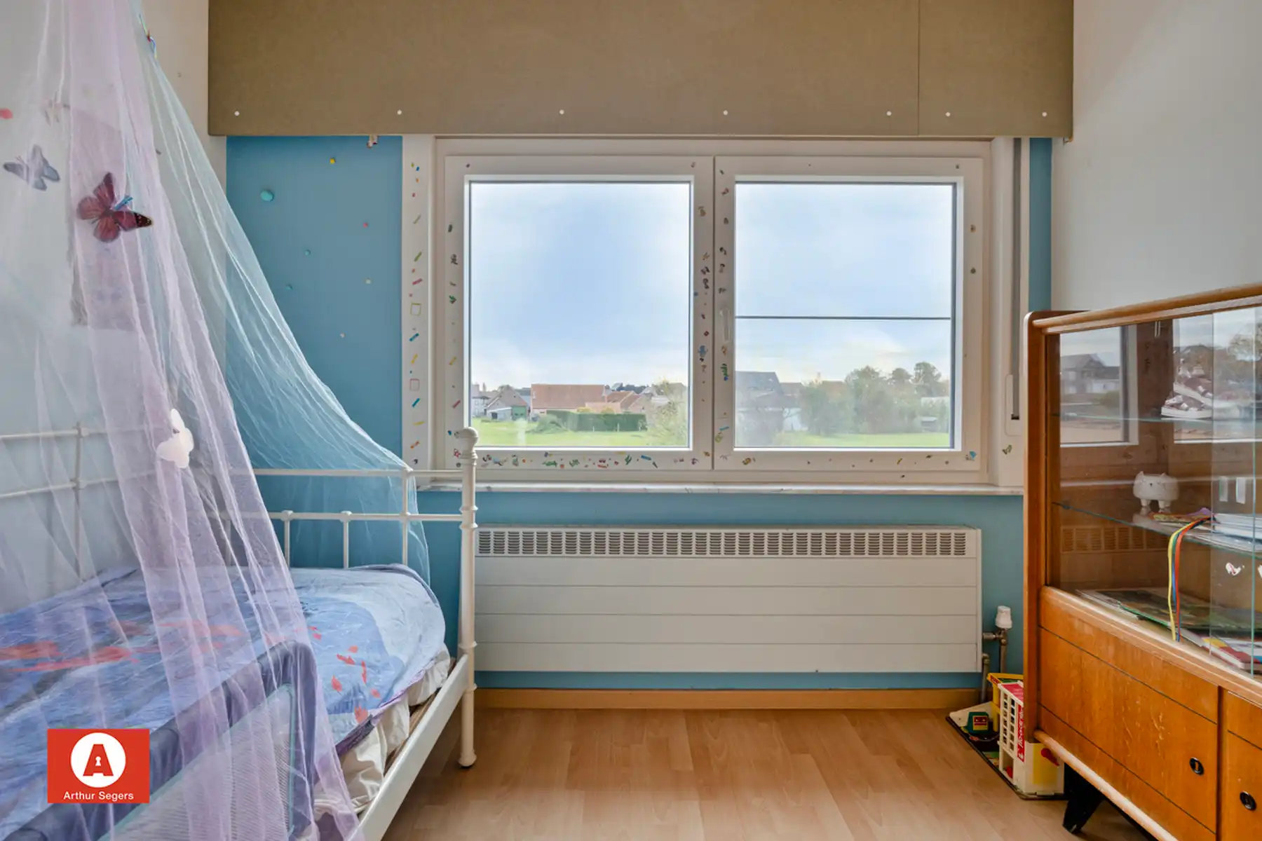 Halfopen woning in doodlopende, rustige straat foto 16