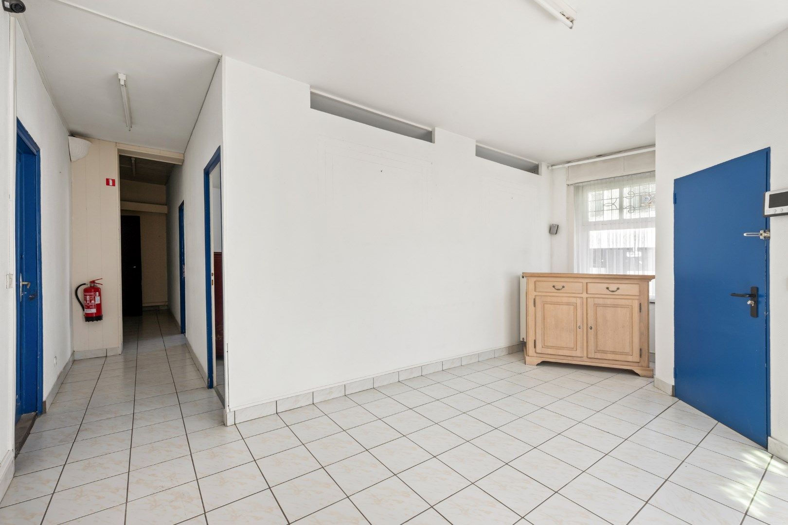 Te renoveren hoekwoning op strategische ligging foto 4