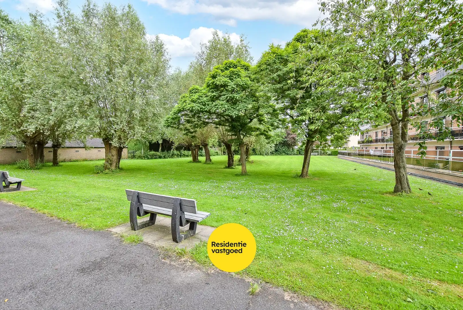 Centraal gelegen appartement(148 m²) in centrum Diksmuide! foto 12