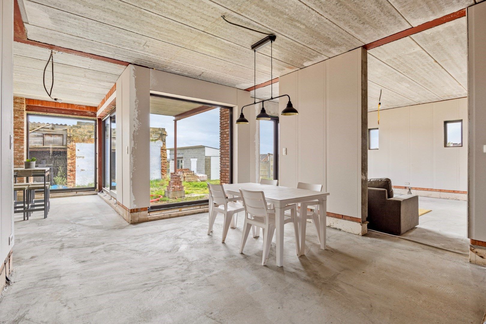Prachtig vernieuwde woning verder af te werken foto 8
