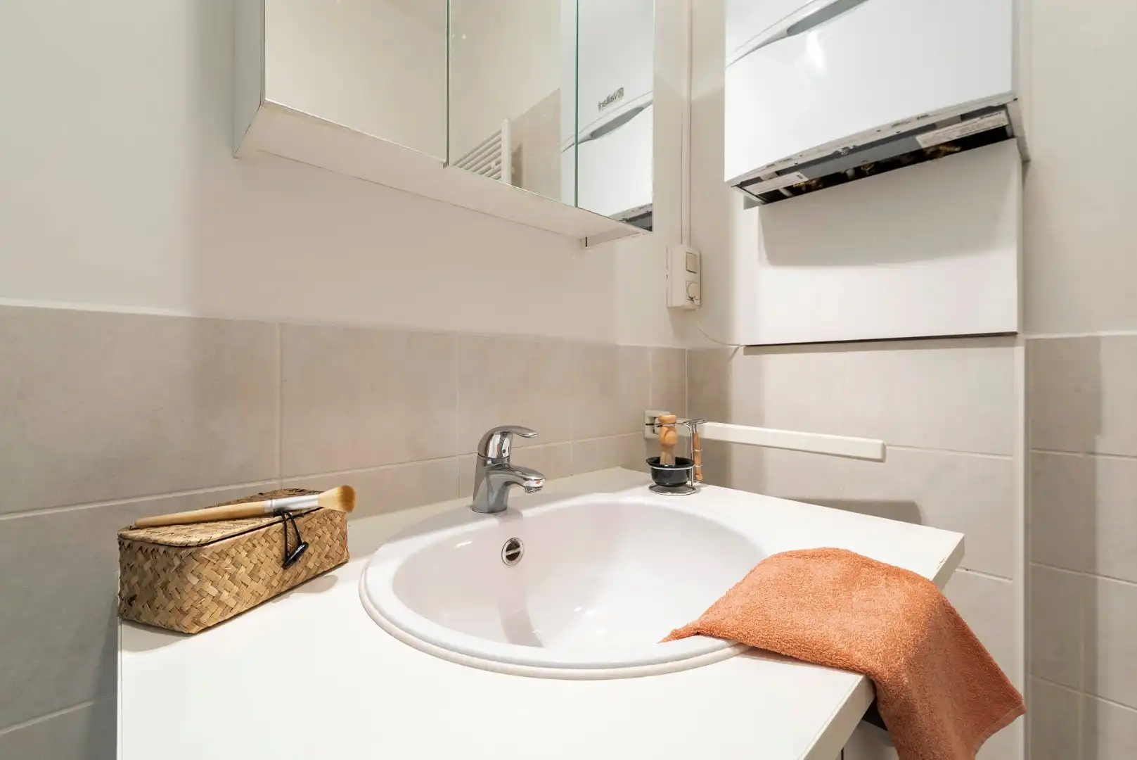 Ruim en charmant 2 slaapkamer appartement in het hartje van de stad.  foto 13