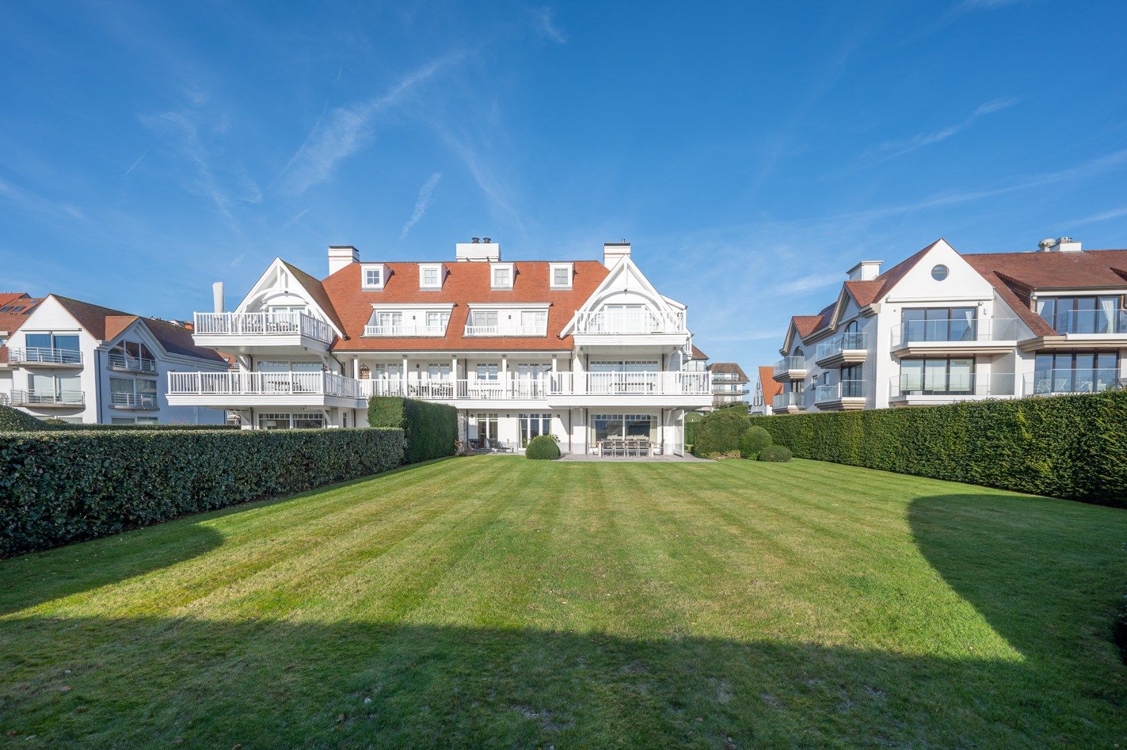 Luxueus tuinappartement gelegen aan de Approach van het Zoute met meerdere garages foto 20