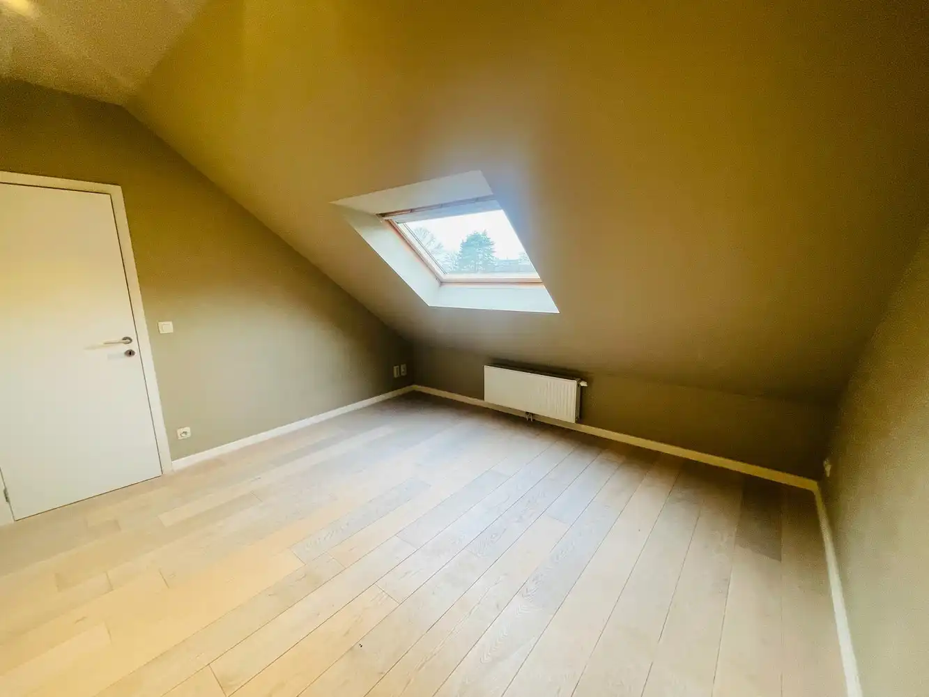 Brugge centrum, Instapklaar degelijk gerenoveerd energiezuinig  lichtrijk woonhuis  met 3 slaapkamers en koer foto 19